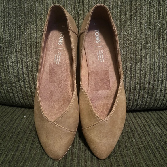 TOMS Women's Camel Loafers - Picture 1 of 8